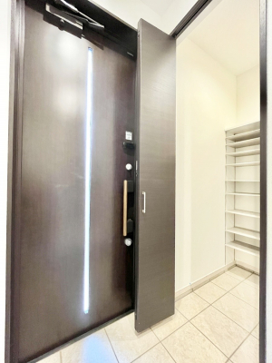 ���ց@�V���[�Y�C���N���[�N�t���̌��ցB�Ƒ��S���̌C��J��Ȃǂ���������[�ł��܂��B