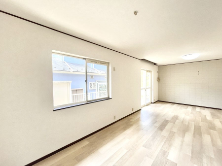 ���r���O�@���邢�z���������A�����̕��͋C�ɖ�������郊�r���O�E�_�C�j���O�B 