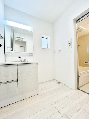 ���̑��@�����`Dressing Room�`  ����������F�����œ��ꂳ��Ă���ƁA�X�b�L���Ɛ�������ۂ������܂��B  ���̗��ɂ͂����Ղ�Ǝ��[�X�y�[�X��W�������I  �����́A�V���v�����@�\�����d�����āB