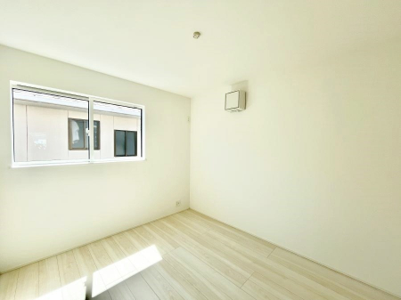 �Q���@�����`Bed Room�`�@�؂̉����肪�₳�����t���[�����O�͈��炬�������炷�v���C�x�[�g��ԁB����߂̃t���[�����O�ł��̂ŁA�ǎ��Ƃ��}�b�`���A���������X�ɍL�������Ă������ʂ��B