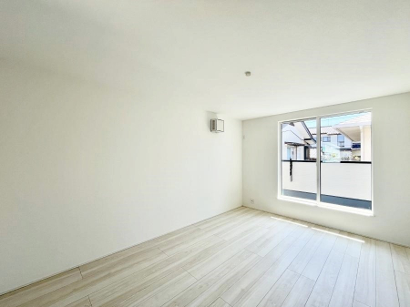 �q�������@�����`Bed Room�`�@�q�������͂��q�l�ɂƂ��đ�Ϗd�Ȗ���������܂��B�q����l�ŉ߂�����Ԃ�^���邱�ƂŁA�h���׋����Ԃ����R�Ƒ����܂����畔���̕Еt����|���Ȃǂ��������ƂɌq����܂��B