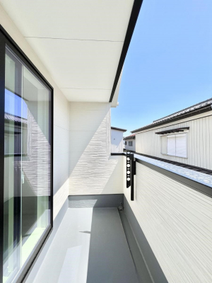 �o���R�j�[�@�����`Balcony�`  �o���R�j�[�͉������z���������݁A���z�c����󕨂��C�����悭�������Ƃ��ł��܂��B  �g���₷���J���I�ȃo���R�j�[�ł����z�����������Ղ�~�蒍���A�o���R�j�[�t���Z�܂��B  