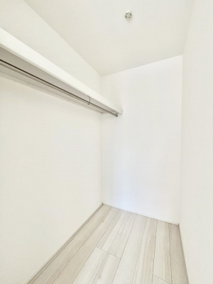 ���̑��@�����`Walk-in Closet�`�@�K�v�Ȃ��̂�R�[�f�B�l�[�g���ꗗ���Ċm�F�ł��A�g�x�x�⏀�����Z���ԂōςރE�H�[�N�C���N���[�[�b�g��ݒu���܂����B�Ƃ̒�����������Ƃ�����֗��Ȏ��[�X�y�[�X�ł��B