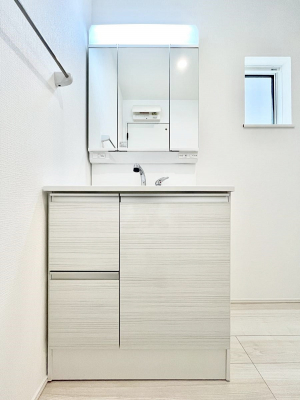 ���ʑ�E���ʏ��@�����`Dressing Room�`�@�Â��Ȃ肪���Ȑ��ʏ�����������ƍ̌��Ɗ��C���\�Ȃ̂ŋC�����悭���g�������܂��B�O�ʋ��^�C�v�̐��ʑ�͋������[�ŎU�炩�肪���Ȑ��ʏ����X�b�L����