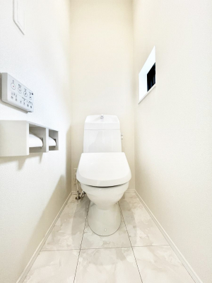 �g�C���@�����`Toilet�`�@�Y��E�X�b�L���E���K�ȃE�H�V�����b�g�t�g�C���ł��낰���Ԃł��B1�A2�K���Ƀg�C���X�y�[�X�I�̌������薾�邭�A���K��ԂƂȂ��Ă���܂��������g���ꏊ�����炱���̔z���ł��I