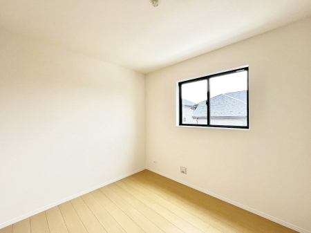 �q�������@������A�������`Bed Room�`�@�؂̉����肪�₳�����t���[�����O�͈��炬�������炷�v���C�x�[�g��ԁB����߂̃t���[�����O�ł��̂ŁA�ǎ��Ƃ��}�b�`���A���������X�ɍL�������Ă������ʂ��B