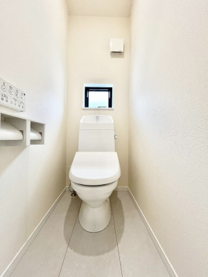 �g�C���@������A�������`Toilet�`�@�Y��E�X�b�L���E���K�ȃE�H�V�����b�g�t�g�C���ł��낰���Ԃł��B�g�C���͖����g�킴��𓾂Ȃ����́B����������ۂ������ł��ˁB�g�C����2��������̂Œ��̍��G���ɕ֗��ł��I
