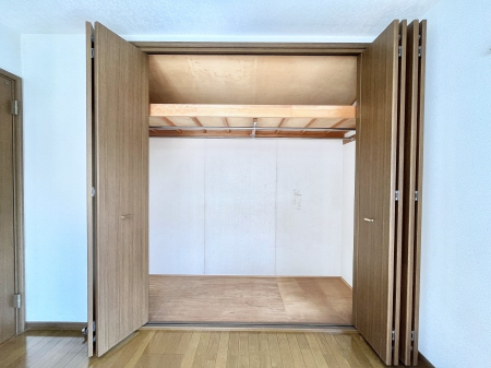 ���[�@�m���̃N���[�[�b�g�B���s��������̂Ō���̈ߗނ�����������܂�܂��B