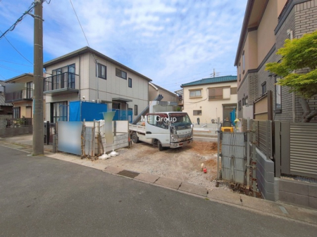 ���n�O�ώʐ^�@�`Exterior�` �ՐÂȏZ��n�Ŏq��ĉƑ��Ƀs�b�^���B �����̂��U�������K�ȗ΂Ɍb�܂ꂽ�G���A�ŁA���R�ɕ�܂ꂽ���₩�ȕ�炵���������邽�߂́A��Ƃ肠��Z���������Ă��܂��B