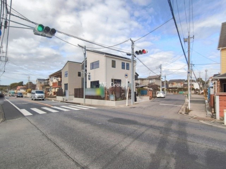 ���n�O�ώʐ^�@�O�ρ`Exterior�`�@���ӂɂ͊w�Z�┃���{�݂����낢�A�����E�q��ĂɓK���������L�����Ă��܂��B�u�i�Z�n�v�Ƃ��āA�����̂����w�����łȂ��A���ӊ���ʊw��ɂ��Ă����Ђ����k���������I  