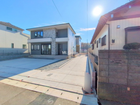 ���n�O�ώʐ^�@�`Exterior�`�@�ՐÂȏZ��n�Ŏq��ĉƑ��Ƀs�b�^���B�����̂��U�������K�ȗ΂Ɍb�܂ꂽ�G���A�ŁA���R�ɕ�܂ꂽ���₩�ȕ�炵���������邽�߂́A��Ƃ肠��Z���������Ă��܂��B