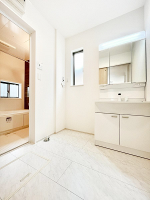 ���̑��@������B�������`Dressing Room�`�@�Â��Ȃ肪���Ȑ��ʏ�����������ƍ̌��Ɗ��C���\�Ȃ̂ŋC�����悭���g�������܂��B�O�ʋ��^�C�v�̐��ʑ�͋������[�ŎU�炩�肪���Ȑ��ʏ����X�b�L����