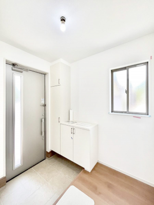 ���ց@�����`Entrance�`�@�Ƃ̒��ł��q�l���}����ŏ��̏ꏊ�ł��錺�ւ́A�Ƃ̈�ۂ��̂��̂ł��I�L�x�Ȍ��֎��[�ŁA����Y��ɕۂ��Ƃ��o���܂��􌺊ւɂ͂����Ղ���[�̉��ʔ��������I