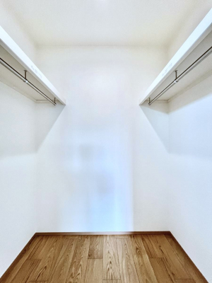 ���̑��@�����`Walk-in Closet�`�@�K�v�Ȃ��̂�R�[�f�B�l�[�g���ꗗ���Ċm�F�ł��A�g�x�x�⏀�����Z���ԂōςރE�H�[�N�C���N���[�[�b�g��ݒu���܂����B�Ƃ̒�����������Ƃ�����֗��Ȏ��[�X�y�[�X�ł��B