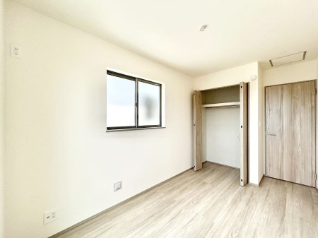 �Q���@������B�������`Bed Room�`  �S�����ɂ͎��[�N���[�[�b�g�������I���i�g���̂��m���⏬���͂������A�G�ߕ��̂��m���Ȃǂ���������Ɛ������ڂ����܂������܂��B  ������Ԃ��L���g�p�ł��܂��ˁB