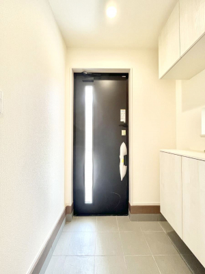 ���ց@������A�������`Entrance�`�@�Ƃ̒��ł��q�l���}����ŏ��̏ꏊ�ł��錺�ւ́A�Ƃ̈�ۂ��̂��̂ł��I�L�x�Ȍ��֎��[�ŁA����Y��ɕۂ��Ƃ��o���܂��􌺊ւɂ͂����Ղ���[�̉��ʔ��������I