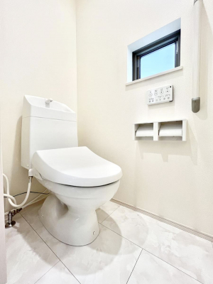 �g�C���@������A�������`Toilet�`�@�Y��E�X�b�L���E���K�ȃE�H�V�����b�g�t�g�C���ł��낰���Ԃł��B�̌������薾�邭�A���K��ԂƂȂ��Ă���܂��������g���ꏊ�����炱���̔z���ł��I