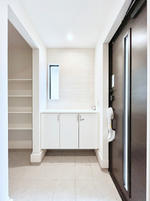 ���ց@�����`Entrance�`�@�Ƃ̒��ł��q�l���}����ŏ��̏ꏊ�ł��錺�ւ́A�Ƃ̈�ۂ��̂��̂ł��I�L�x�Ȍ��֎��[�ŁA����Y��ɕۂ��Ƃ��o���܂��􌺊ւɂ͂����Ղ���[�̉��ʔ��������I