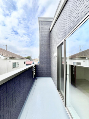 �o���R�j�[�@�����`Balcony�`�@������̃o���R�j�[�̑O�ɂ͉_�ȊO�ɑ��z���Ղ���̂�����܂���B�����󕨂������₷���A����薾�邭�C�����̂������������Ă��܂��B�Ƒ��S�����̐��󕨂���C�Ɋ����܂��B