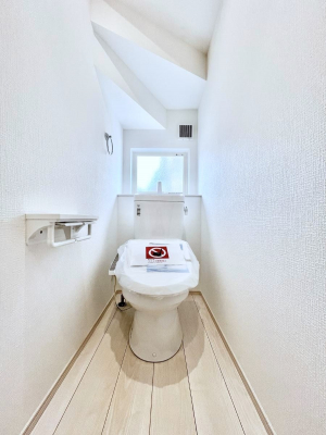 �g�C���@�����`Toilet�`�@�Y��E�X�b�L���E���K�ȃE�H�V�����b�g�t�g�C���ł��낰���Ԃł��B1�A2�K���Ƀg�C���X�y�[�X�I�̌������薾�邭�A���K��ԂƂȂ��Ă���܂��������g���ꏊ�����炱���̔z���ł��I