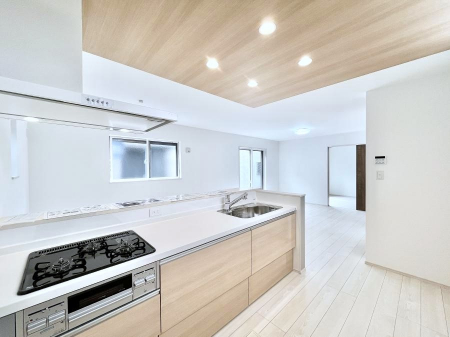 �L�b�`���@�����`Kitchen�`  ���r���O�����n����J�E���^�[�L�b�`���B  ���������Ȃ���Ƒ��ƃR�~���j�P�[�V�������Ƃ�邾���łȂ��A�傫�ȊJ���������邱�Ƃ��ł��܂��B  ���q�l�̐����������邱�Ƃ��ł��܂��ˁI