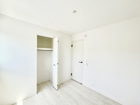 �Q���@�����`Bed Room�`�@�u��������������l�v�Ƃ��v�w�ł�����肭�낰��Q���B�����̉Ǝ��₨�d���ɔ�ꂽ���̓t�J�t�J�̃x�b�g�Ŗ�����Ă��������B�e���r��{�I�������Ă����K�ȍL����������