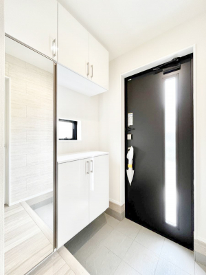 ���ց@������A�������`Entrance�`�@�Ƃ̒��ł��q�l���}����ŏ��̏ꏊ�ł��錺�ւ́A�Ƃ̈�ۂ��̂��̂ł��I�L�x�Ȍ��֎��[�ŁA����Y��ɕۂ��Ƃ��o���܂��􌺊ւɂ͂����Ղ���[�̉��ʔ��������I