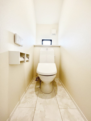 �g�C���@������A�������`Toilet�`�@�Y��E�X�b�L���E���K�ȃE�H�V�����b�g�t�g�C���ł��낰���Ԃł��B�̌������薾�邭�A���K��ԂƂȂ��Ă���܂��������g���ꏊ�����炱���̔z���ł��I