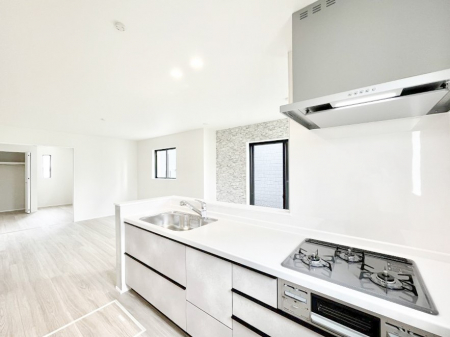 �L�b�`���@������A�������`Kitchen�`�@�u���������͉�����낤�v����ȃL�b�`���Ȃ�v�������藿�����ł����Ⴂ�܂��B�L�b�`������̓��r���O����]�ł��܂��B�Ƒ����Ȃ��邨�Ƃ������ɂ������܂��B