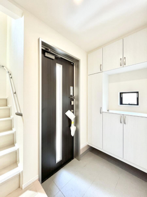 ���ց@������A�������`Entrance�`�@�Ƃ̒��ł��q�l���}����ŏ��̏ꏊ�ł��錺�ւ́A�Ƃ̈�ۂ��̂��̂ł��I�L�x�Ȍ��֎��[�ŁA����Y��ɕۂ��Ƃ��o���܂��􌺊ւɂ͂����Ղ���[�̉��ʔ��������I