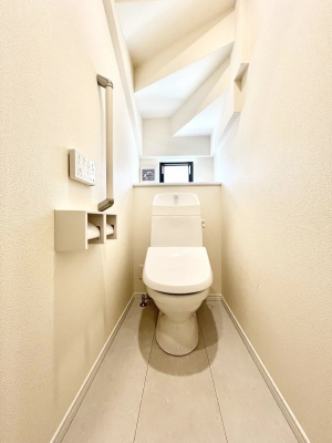 �g�C���@������A�������`Toilet�`�@�Y��E�X�b�L���E���K�ȃE�H�V�����b�g�t�g�C���ł��낰���Ԃł��B�̌������薾�邭�A���K��ԂƂȂ��Ă���܂��������g���ꏊ�����炱���̔z���ł��I