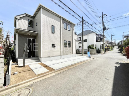 ���n�O�ώʐ^�@�O�ρ`Exterior�`�@�O�ʓ��H�F�쓌 4.5m �����A�쐼 4m �����@��w�̈�ˌ��Ă𒆐S�Ƃ����X���݂����R�Ƒ����A���ӂ͍��������������Ă��Ȃ��̂ŁA�΂̑����ՐÂȎ����������ł��B�@
