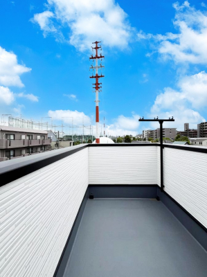 �o���R�j�[�@�����`Balcony�`�@�X�J�C�o���R�j�[�ŊJ�����������Ȃ���Ǐ������ĉ߂�������A���̂����F�l�ƏW�܂��ă����`����J������c�B���X�̕�炵��������Ə����A���z�̕�炵�������ł������ł��ˁI
