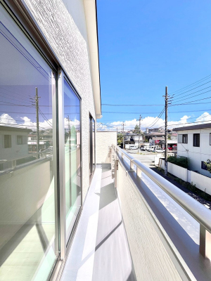 �o���R�j�[�@�����`Balcony�`  �o���R�j�[�͉������z���������݁A���z�c����󕨂��C�����悭�������Ƃ��ł��܂��B  �g���₷���J���I�ȃo���R�j�[�ł����z�����������Ղ�~�蒍���A�o���R�j�[�t���Z�܂��B  