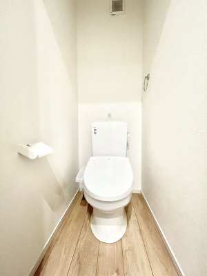 �g�C���@�g�C����1�K��2�K���ꂼ��ɔz�u����Ă��ĂƂĂ��֗��ł��B 