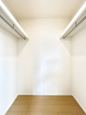 ���̑��@������D�������`Walk-in Closet�`�@��������̗m���������Ă��V���ɂȂ�ɂ����E�H�[�N�C���N���[�[�b�g�B�m���ȊO�ɂ��A���i�g��Ȃ��Ɠd��X�[�c�P�[�X�A�X�g�b�N�i�Ȃǉ��ł��Еt����������Ԃł��B