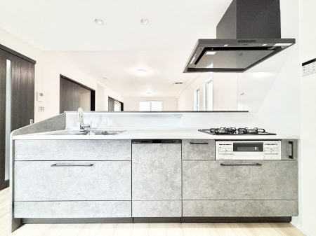 �L�b�`���@������No.2���`Kitchen�`�@��b���e�ރ��r���O�A�������������Ȃ�L�b�`���B�Ƃ́A�������������ł͂Ȃ��A��炵��������A���K�ɂ���ꏊ�B�Ί�̖����A���炬�̓��X�̂��߂ɁA�ŐV�̐ݔ��E�d�l���̗p�B