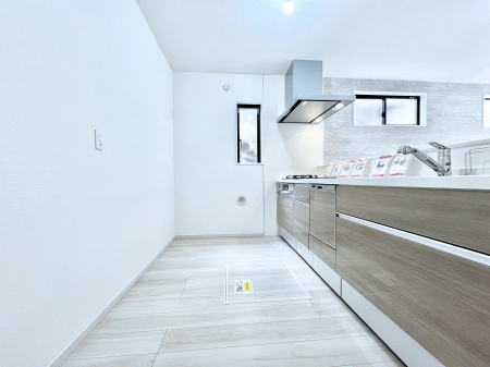 �L�b�`���@�����`Kitchen�`�@���R�������鑋�̂���L�b�`���������g���ꏊ�����炱���A�g��������l�����܂����B�������Ƃ����L�b�`���R�[�i�[�͎����L���Ȏd�オ��ƂȂ��Ă���܂��B