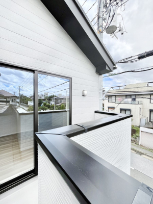 �o���R�j�[�@�����`Balcony�`  �o���R�j�[�͉������z���������݁A���z�c����󕨂��C�����悭�������Ƃ��ł��܂��B  �g���₷���J���I�ȃo���R�j�[�ł����z�����������Ղ�~�蒍���A�o���R�j�[�t���Z�܂��B  