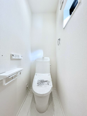 �g�C���@�����`Toilet�`�@�Y��E�X�b�L���E���K�ȃE�H�V�����b�g�t�g�C���ł��낰���Ԃł��B�g�C���͖����g�킴��𓾂Ȃ����́B����������ۂ������ł��ˁB�g�C����2��������̂Œ��̍��G���ɕ֗��ł��I