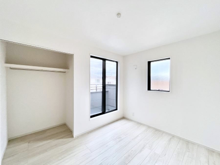 �Q���@�����`Bed Room�`�@�������������̂��ˌ��Ẵ����b�g�ł��B���Ƒ������������ƂŎ苷�Ɋ����Ă����Z�܂����ˌ��Ăł͊e�����v���C�o�V�[��ۂ��Ƃ��ł��܂��B�Z�܂��ɂ�Ƃ肪���܂�S�������b�N�X�ł��܂���