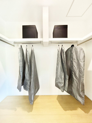 ���̑��@�����`Walk-in Closet�`�@�K�v�Ȃ��̂�R�[�f�B�l�[�g���ꗗ���Ċm�F�ł��A�g�x�x�⏀�����Z���ԂōςރE�H�[�N�C���N���[�[�b�g��ݒu���܂����B�Ƃ̒�����������Ƃ�����֗��Ȏ��[�X�y�[�X�ł��B