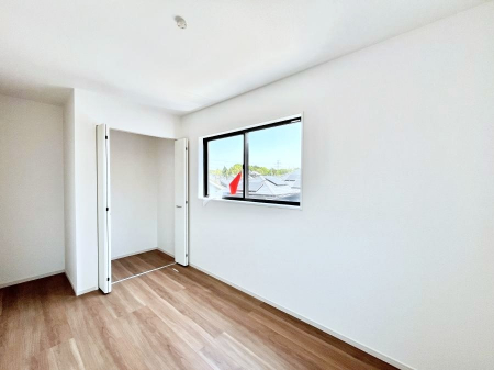 �Q���@������3�������`Bed Room�`  �����ɂ͎��[�N���[�[�b�g�������I���i�g���̂��m���⏬���͂������A�G�ߕ��̂��m���Ȃǂ���������Ɛ������ڂ����܂������܂��B  ������Ԃ��L���g�p�ł��܂��ˁB