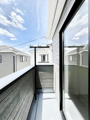�o���R�j�[�@�����`Balcony�`  �o���R�j�[�͉������z���������݁A���z�c����󕨂��C�����悭�������Ƃ��ł��܂��B  �g���₷���J���I�ȃo���R�j�[�ł����z�����������Ղ�~�蒍���A�o���R�j�[�t���Z�܂��B  