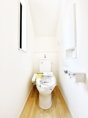 �g�C���@�����`Toilet�`�@�Y��E�X�b�L���E���K�ȃE�H�V�����b�g�t�g�C���ł��낰���Ԃł��B1�A2�K���Ƀg�C���X�y�[�X�I�̌������薾�邭�A���K��ԂƂȂ��Ă���܂��������g���ꏊ�����炱���̔z���ł��I