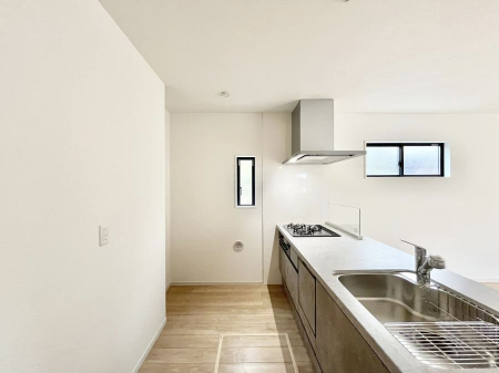�L�b�`���@�����`Kitchen�`�@���R�������鑋�̂���L�b�`���������g���ꏊ�����炱���A�g��������l�����܂����B�������Ƃ����L�b�`���R�[�i�[�͎����L���Ȏd�オ��ƂȂ��Ă���܂��B