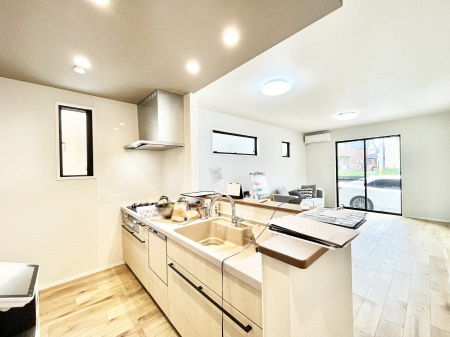 �L�b�`���@�����`Kitchen�`  ���r���O�����n����J�E���^�[�L�b�`���B  ���������Ȃ���Ƒ��ƃR�~���j�P�[�V�������Ƃ�邾���łȂ��A�傫�ȊJ���������邱�Ƃ��ł��܂��B  ���q�l�̐����������邱�Ƃ��ł��܂��ˁI