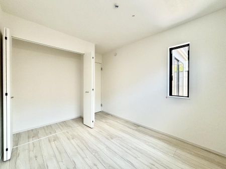 �Q���@�����`Bed Room�`�@�������������̂��ˌ��Ẵ����b�g�ł��B���Ƒ������������ƂŎ苷�Ɋ����Ă����Z�܂����ˌ��Ăł͊e�����v���C�o�V�[��ۂ��Ƃ��ł��܂��B�Z�܂��ɂ�Ƃ肪���܂�S�������b�N�X�ł��܂���