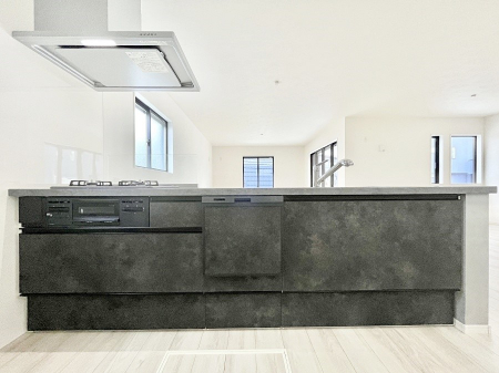 �L�b�`���@�������Q�������`Kitchen�`�@��b���e�ރ��r���O�A�������������Ȃ�L�b�`���B�Ƃ́A�������������ł͂Ȃ��A��炵��������A���K�ɂ���ꏊ�B�Ί�̖����A���炬�̓��X�̂��߂ɁA�ŐV�̐ݔ��E�d�l���̗p�B