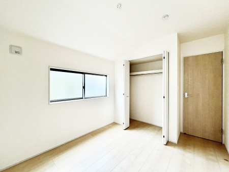 �Q���@�������Q�������`Bed Room�`  �S�����ɂ͎��[�N���[�[�b�g�������I���i�g���̂��m���⏬���͂������A�G�ߕ��̂��m���Ȃǂ���������Ɛ������ڂ����܂������܂��B  ������Ԃ��L���g�p�ł��܂��ˁB